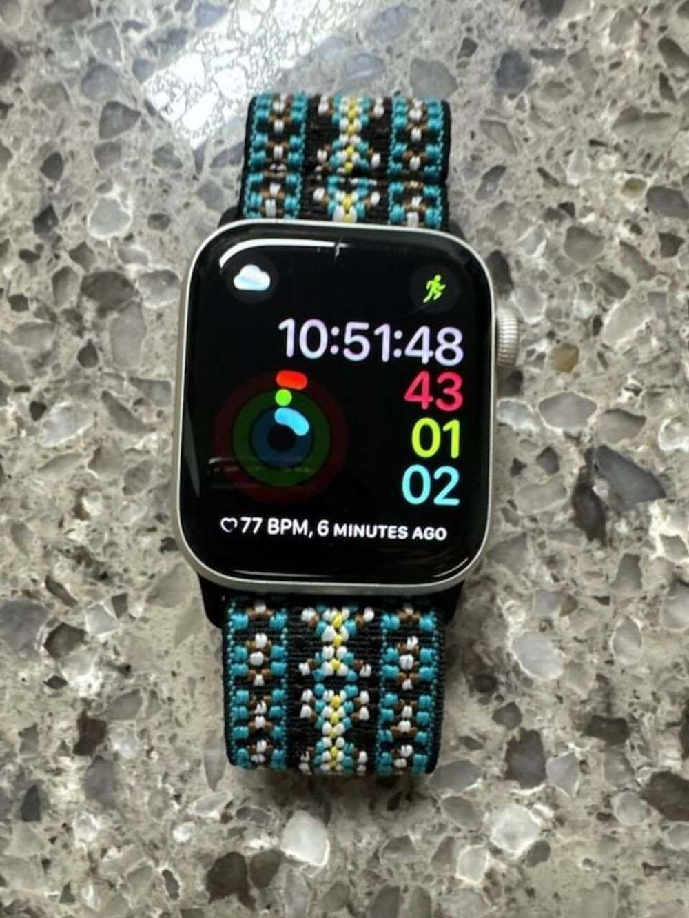Apple Watch SE 40mm Silver Aluminum Case with Woven Elastic Pattern Band